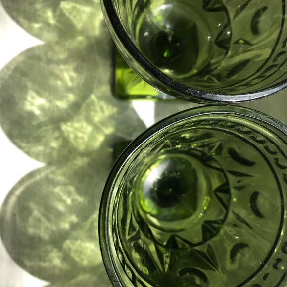 Vintage green glass cocktail glasses set of 4 - Picture 3 of 3